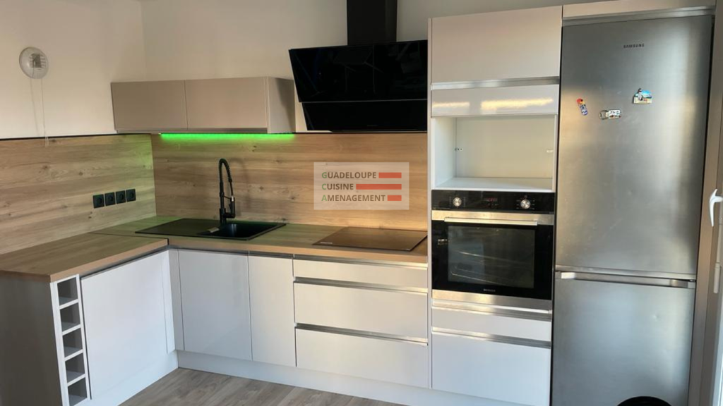 cuisiniste-sur-mesure-rouge-guadeloupe-cuisine-amenagement